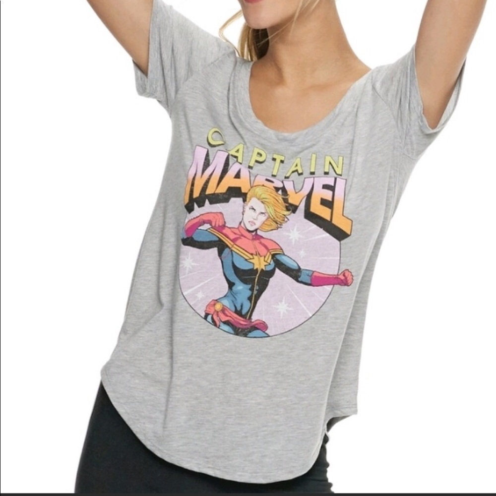 MARVEL. Captain marvel juniors L top. Preowned